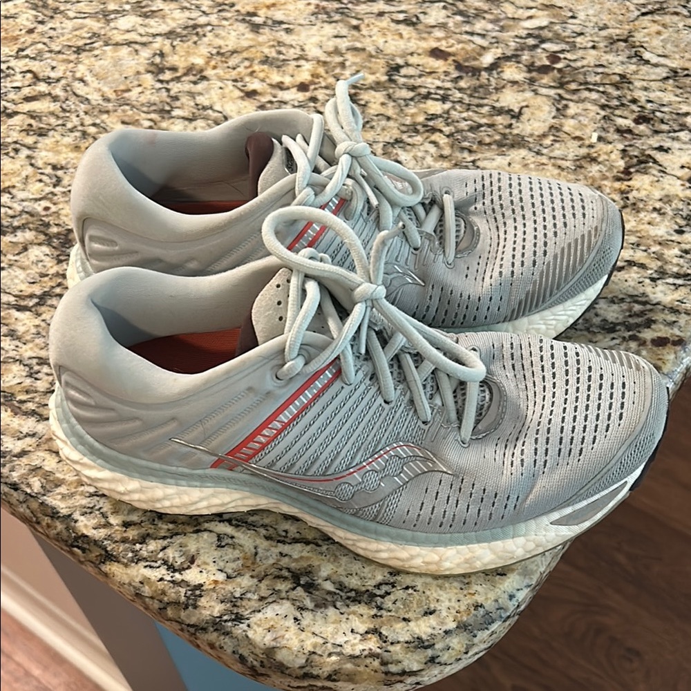 Saucony triumph